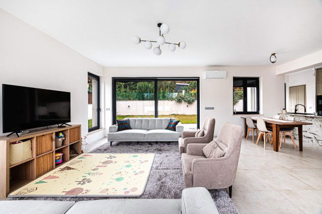 Eladó családi ház, Leányfaluban 164.9 M Ft, 4 szobás