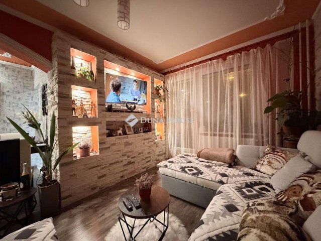 Eladó panellakás, Bakonyszentlászlón 42.5 M Ft, 4 szobás