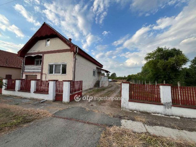 Eladó családi ház, Komádiban 27.9 M Ft, 3 szobás