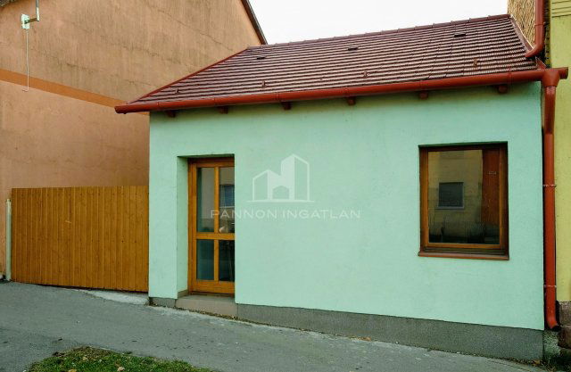 Kiadó üzlethelyiség, Székesfehérvárott 180 E Ft / hó