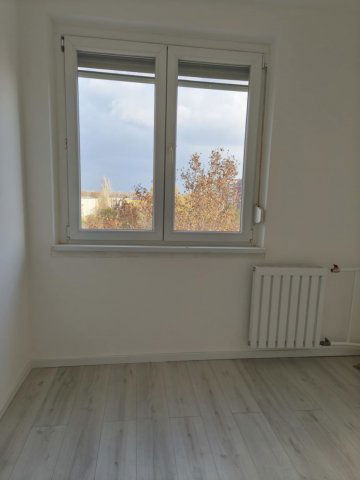 Eladó panellakás, III. kerületben, Juhász Gyula utcában