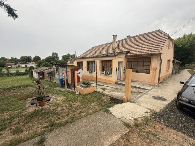 Eladó családi ház, Siklóson, Tapolca közben 34.9 M Ft, 2 szobás