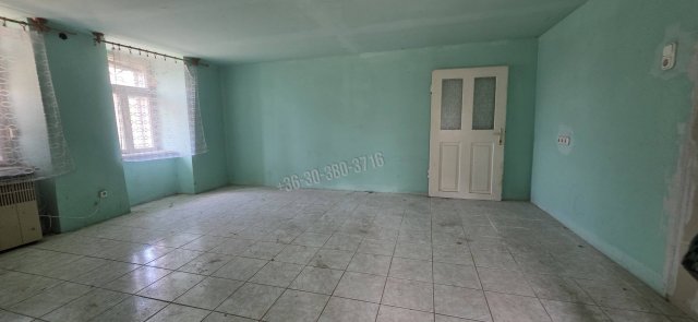 Eladó családi ház, Nagyvenyimen 10 M Ft, 4 szobás