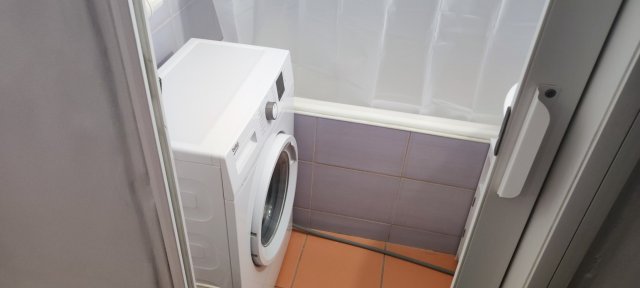 Kiadó panellakás, albérlet, Pécsett, József Attila utcában