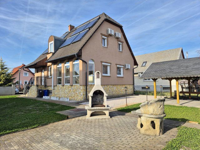 Eladó családi ház, Kecskeméten 109 M Ft, 4 szobás