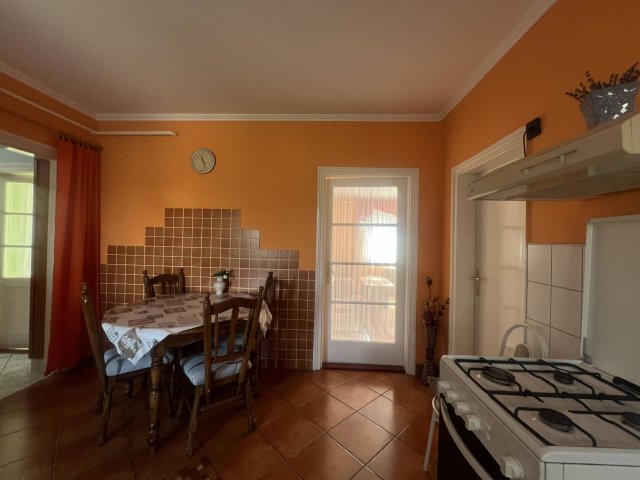 Eladó családi ház, Orosházán 31.5 M Ft, 2 szobás