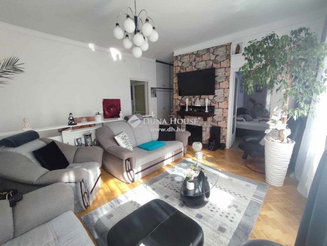 Eladó családi ház, Esztergomban 134.9 M Ft, 5 szobás