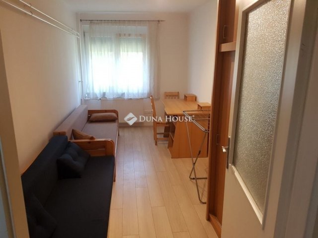 Kiadó téglalakás, albérlet, Pécsett 220 E Ft / hó, 2 szobás