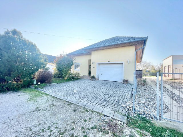 Eladó családi ház, Felsőpáhokon 109 M Ft, 3 szobás