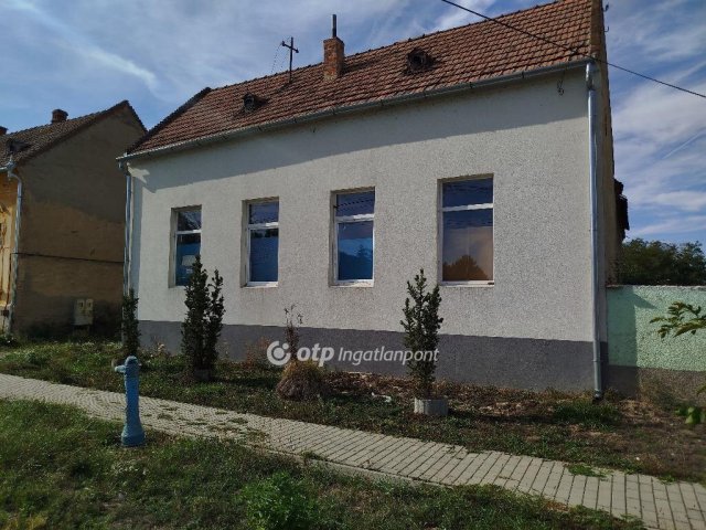 Eladó családi ház, Rábacsanakon 12.9 M Ft, 2+1 szobás