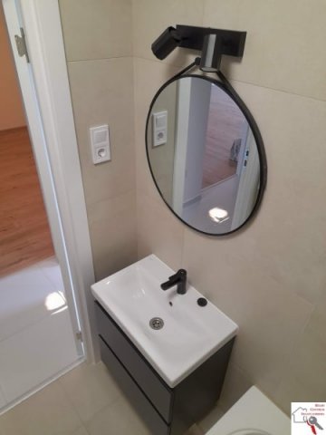 Eladó panellakás, Pécsett 47.9 M Ft, 2 szobás