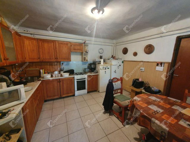 Eladó családi ház, Ladon 35 M Ft, 4 szobás
