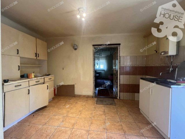 Eladó családi ház, Izsákon 15 M Ft, 1 szobás
