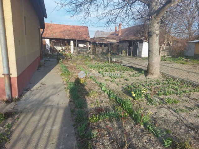 Eladó családi ház, Izsákon, Kisfaludy utcában 28 M Ft, 2 szobás