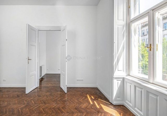 Eladó téglalakás, Budapesten, V. kerületben 109 M Ft, 2 szobás