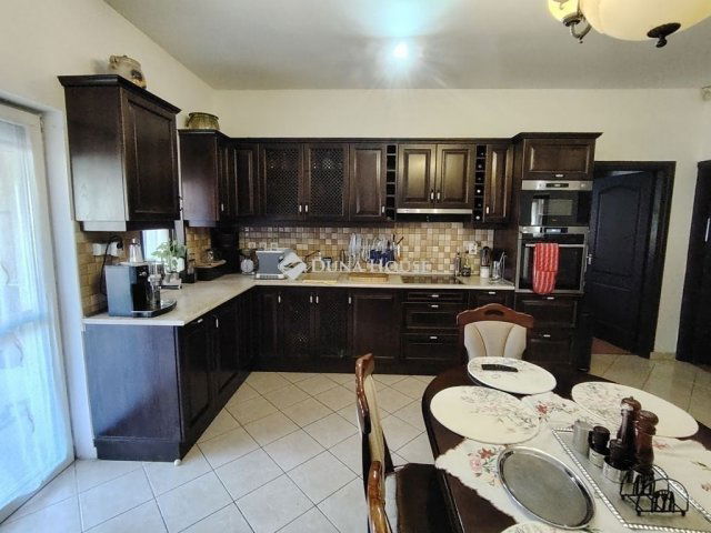 Eladó családi ház, Szigetszentmiklóson 147 M Ft, 5 szobás