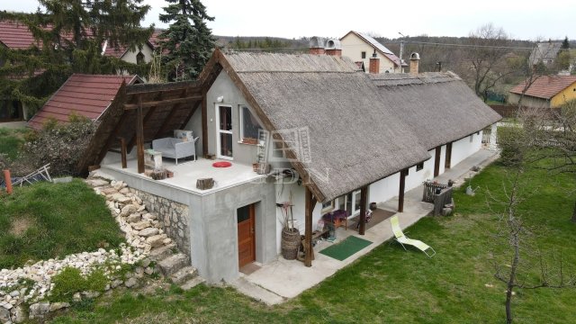 Eladó családi ház, Csákberényben 71.5 M Ft, 3 szobás