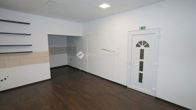 Kiadó üzlethelyiség, Zalaegerszegen, Tüttőssy Ferenc utcában