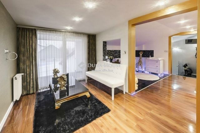 Eladó családi ház, Szigethalmon 259.9 M Ft, 7 szobás