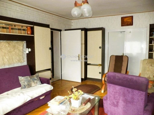 Eladó téglalakás, Székesfehérvárott 63.4 M Ft, 4 szobás