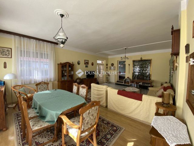 Eladó családi ház, Pilismaróton, Miklós Deák utcában