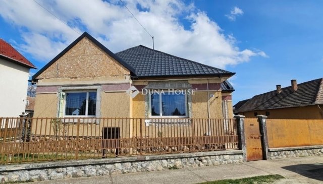 Eladó családi ház, Tápiószecsőn 52.9 M Ft, 3 szobás