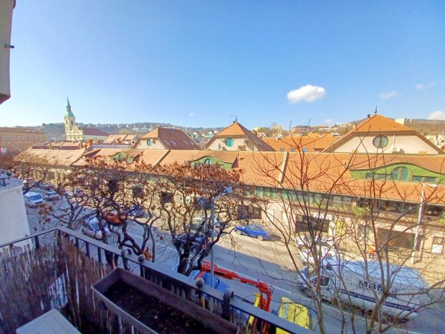 Eladó téglalakás, Budapesten, III. kerületben, Lajos utcában