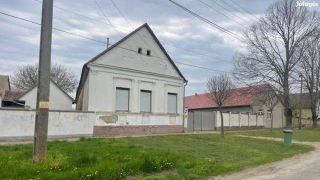 Eladó családi ház, Töttösön 10 M Ft, 3 szobás