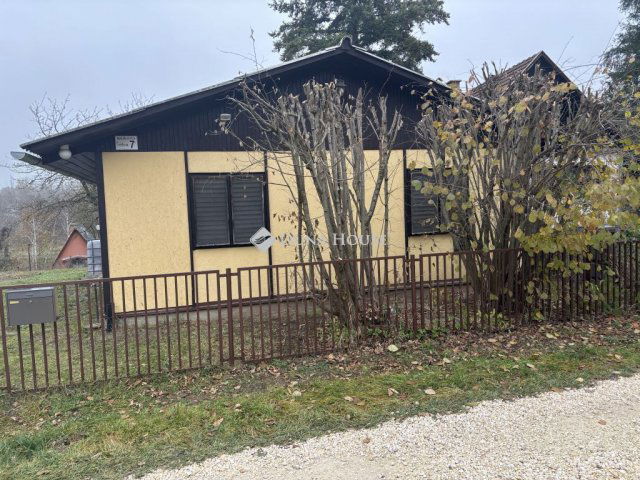 Eladó nyaraló, Tatabányán 19.9 M Ft, 2 szobás