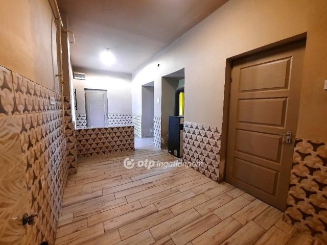 Eladó családi ház, Abonyban 32 M Ft, 4+1 szobás