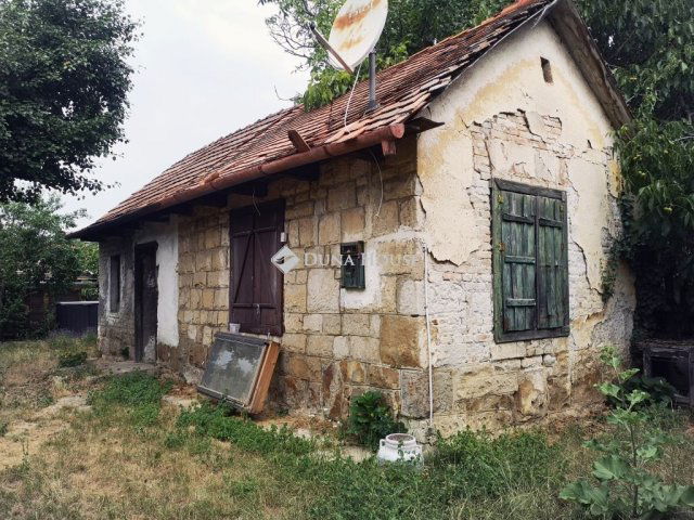 Eladó családi ház, Budakeszin, Fő utcában 58 M Ft, 1 szobás