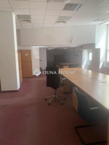 Kiadó üzlethelyiség, Szekszárdon 2512 E Ft / hó