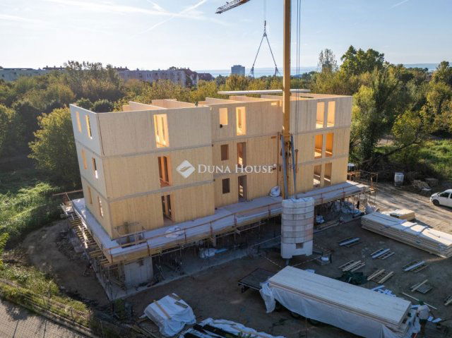 Eladó téglalakás, Balatonfüreden 124.279 M Ft, 3 szobás