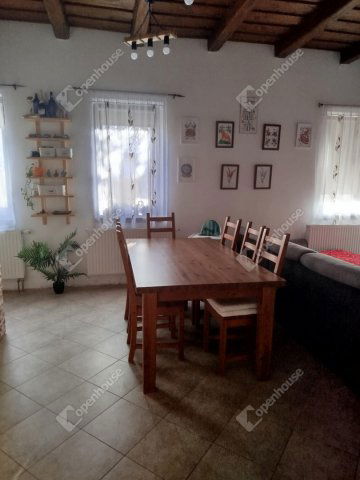 Eladó családi ház, Komáromban 69 M Ft, 4 szobás