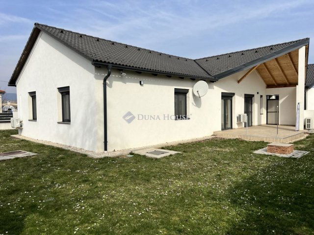 Eladó ikerház, Veszprémben 136 M Ft, 4 szobás