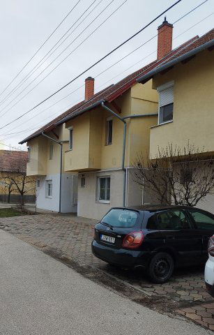 Kiadó sorház, albérlet, Szegeden 300 E Ft / hó, 3+1 szobás