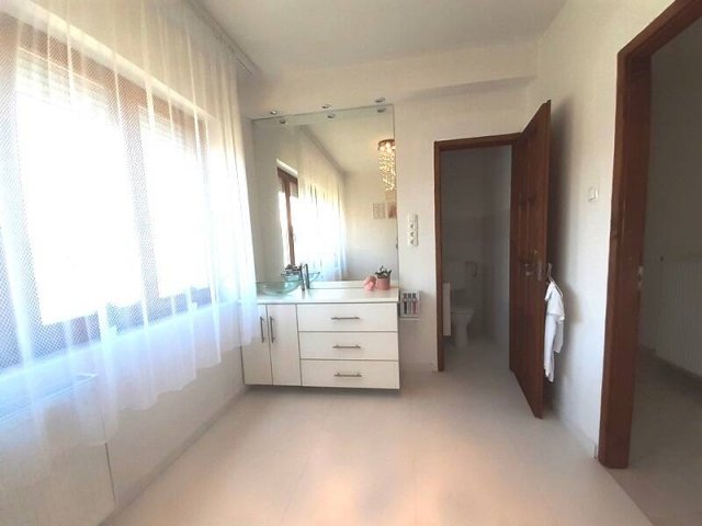 Eladó családi ház, Budapesten, XVI. kerületben 270 M Ft