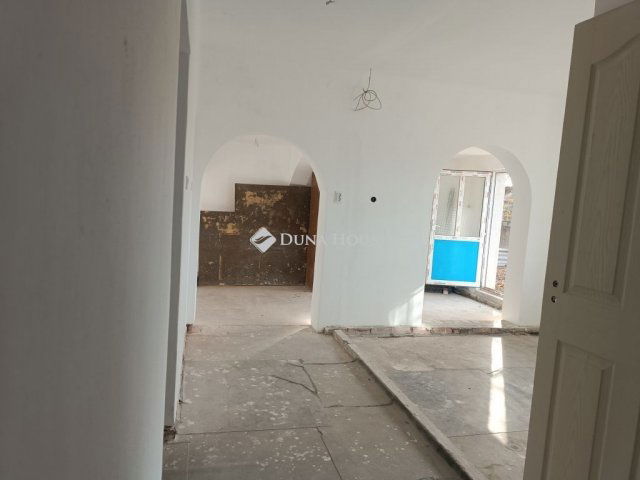 Eladó családi ház, Kiszomboron 32.99 M Ft, 2 szobás