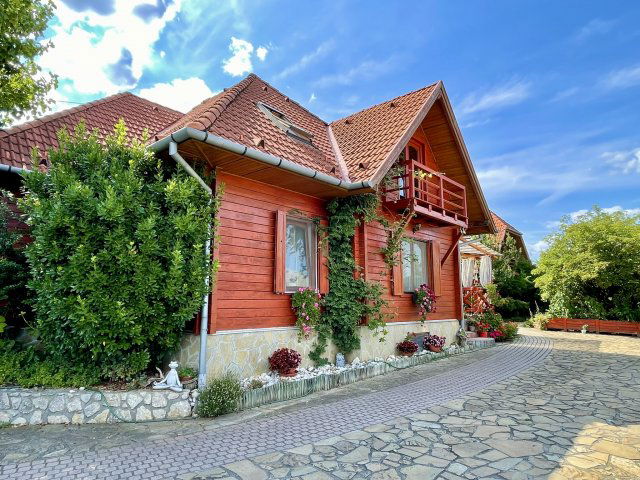 Eladó családi ház, Felsőpáhokon 120 M Ft, 9 szobás