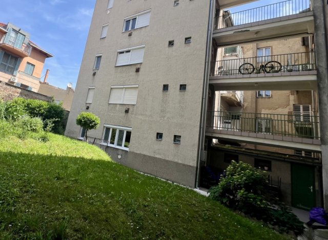 Eladó téglalakás, Pécsett 37.5 M Ft, 1 szobás