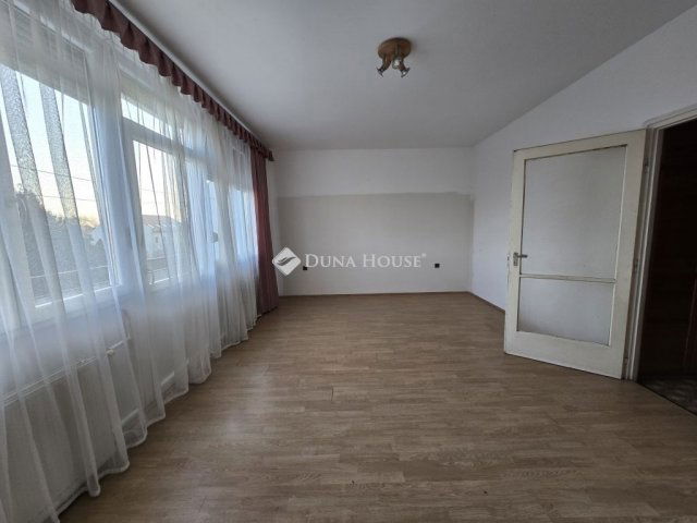 Eladó ikerház, Pécsett 79.9 M Ft, 3 szobás