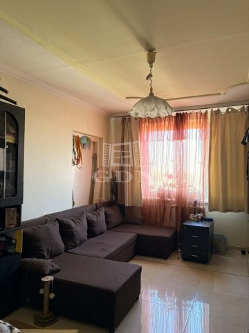 Eladó panellakás, Szegeden 48.9 M Ft, 1+2 szobás