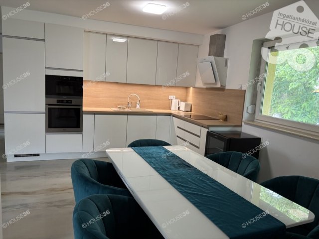 Eladó családi ház, Kecskeméten 99.9 M Ft, 4 szobás