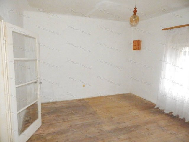 Eladó családi ház, Kaposváron 9.9 M Ft, 5+1 szobás