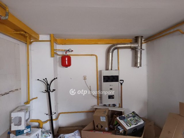 Eladó családi ház, Békésen 28.5 M Ft, 3 szobás