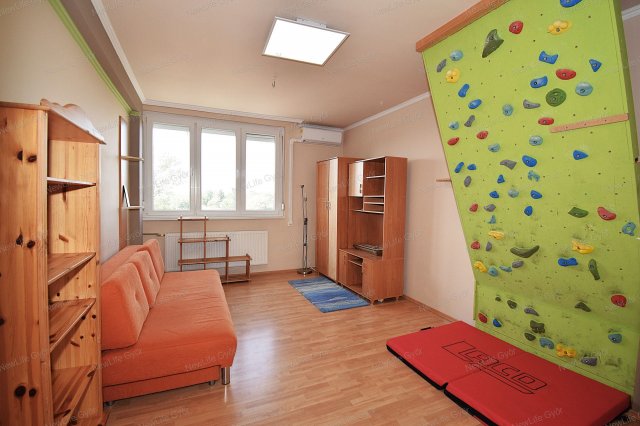 Eladó téglalakás, Győrött 47.9 M Ft, 2+1 szobás