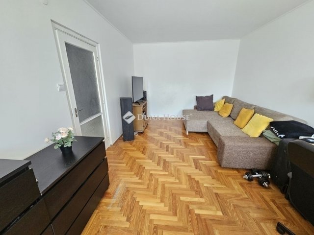 Eladó panellakás, Budapesten, III. kerületben 74.5 M Ft