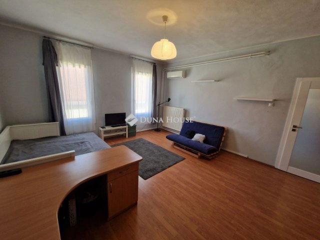 Eladó téglalakás, Budapesten, VIII. kerületben 84 M Ft, 2 szobás