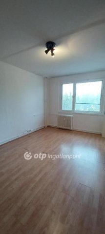 Eladó téglalakás, Egerben 34.9 M Ft, 1 szobás