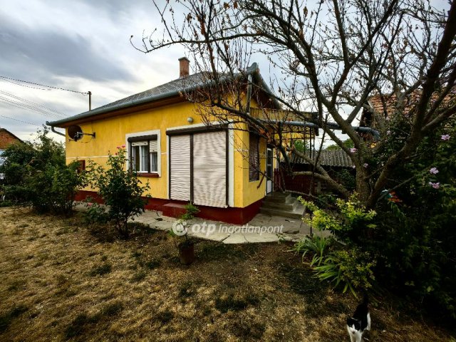 Eladó családi ház, Túrkevén 18.4 M Ft, 2 szobás